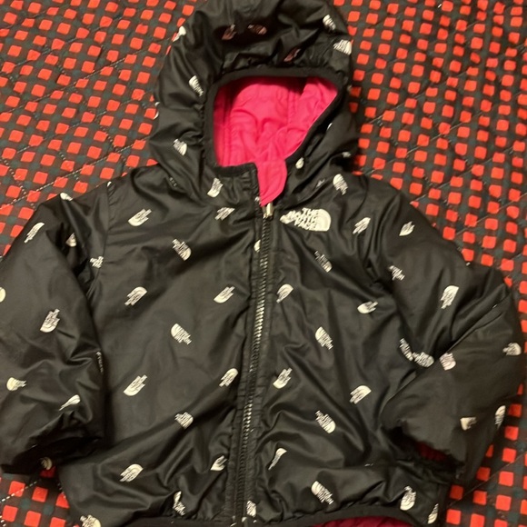 North face jacket toddler size 12-18! Months - Picture 2 of 4